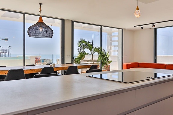 Penthouse med panoramautsikt mot havet | Privat basseng, stor takterrasse og 3 soverom