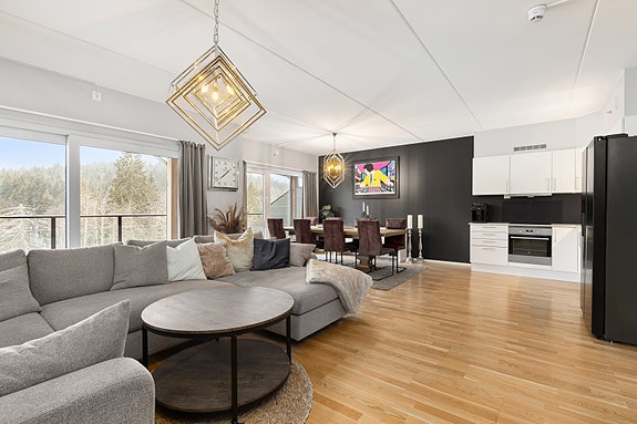 Velkommen til Haugbro Terrasse 190 - Innbydende 4-roms hjørneleilighet fra 2018 - Terrasse 41 kvm - 2 garasjeplasser - Meget gode solforhold