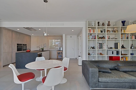 Duplex penthouse med store utearealer og jacuzzi | Sentralt beliggende | 3 soverom og 3 bad | Parkering og bod