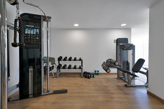 Duplex penthouse med store utearealer og jacuzzi | Sentralt beliggende | 3 soverom og 3 bad | Parkering og bod