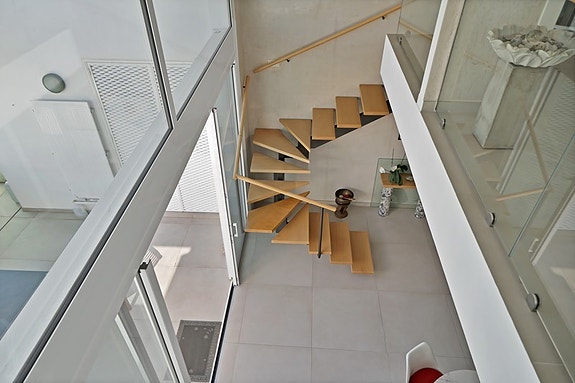 Duplex penthouse med store utearealer og jacuzzi | Sentralt beliggende | 3 soverom og 3 bad | Parkering og bod