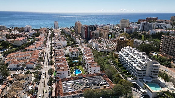 Duplex penthouse med store utearealer og jacuzzi | Sentralt beliggende | 3 soverom og 3 bad | Parkering og bod