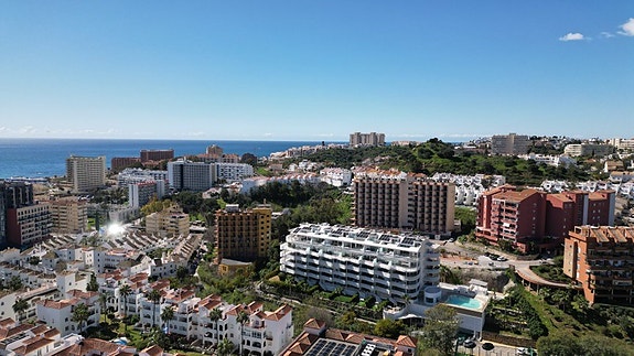 Duplex penthouse med store utearealer og jacuzzi | Sentralt beliggende | 3 soverom og 3 bad | Parkering og bod