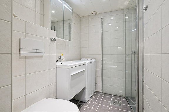 Pent flislagt bad med varmekabler