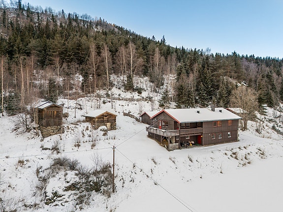 Eiendomsmegler 1 v/Anders Øium ønsker velkommen til Hølvegen 25!
