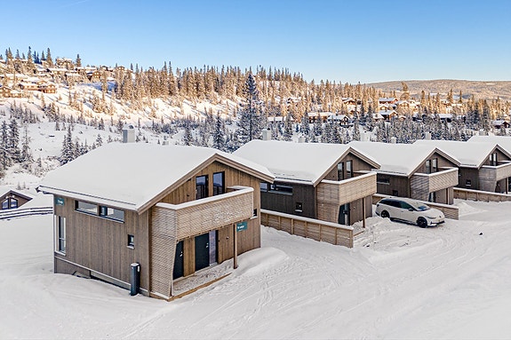 Vegard Ellingsberg v/DNB Eiendom har gleden av å presentere Midtibakken 16D - en nybygget fritidsbolig med gode kvaliteter.