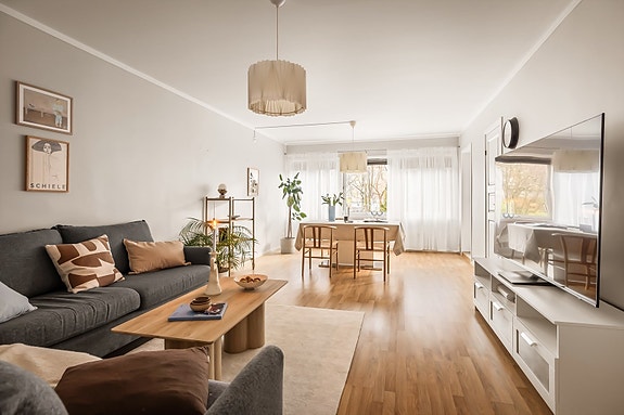 Viviana Branescu v/ Fana Sparebank Eiendom har gleden av å presentere Torgny Segerstedts vei 166!