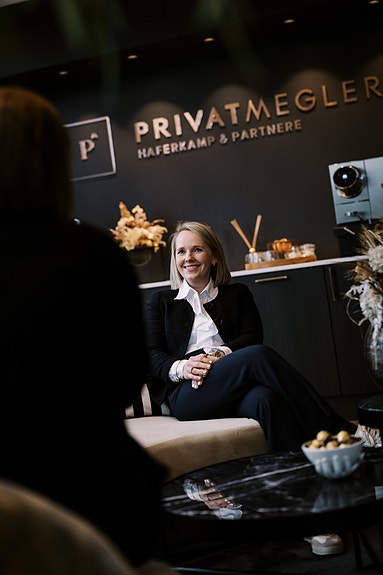 Bilde av megler Emma Fredrikke Jakobsen