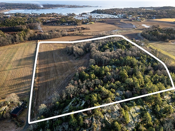 EiendomsMegler1 v/Ole Jonas Gjærum presenterer ubebygget landbrukseiendom/ tomt i Hvålaveien, Stavern!
Foto: Inbovi