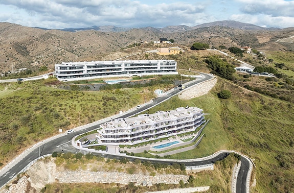 Ny penthouse med 3 soverom og havutsikt | Terrasse og takterrasse ca. 70 m² | Fellesområde med basseng