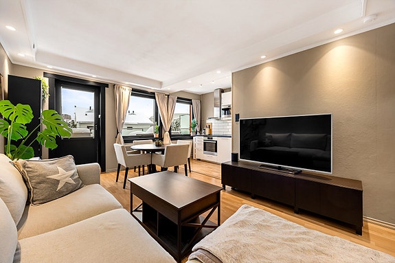 Velkommen til Sandstuveien 52B, presentert av Dina Hadad og Mohsin Ali for EiendomsMegler 1. Foto: Bjørnar Døhlen.