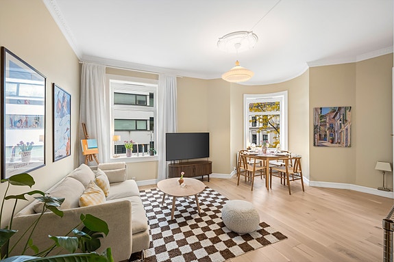 Vi har gleden av å ønske velkommen til denne flotte leiligheten i Uranienborgveien 26!