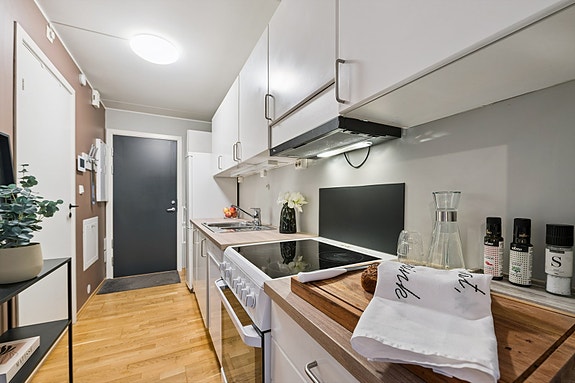 Lyst og praktisk kjøkken.