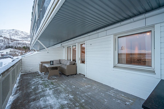 Terrasse med god plass til utemøbler.