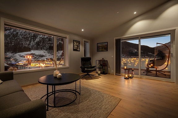 Velkommen til toppen av Parkgata 23. Ei luftig leilegheit med flott utsikt, både ute og inne.