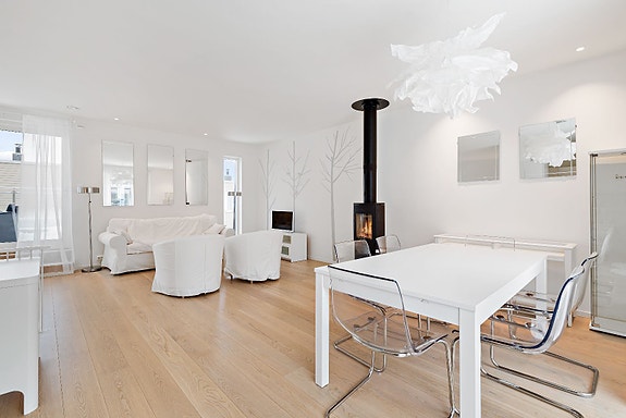 Velkommen til Vikhovlia 1514! En flott, lys og moderne leilighet over 2 plan.