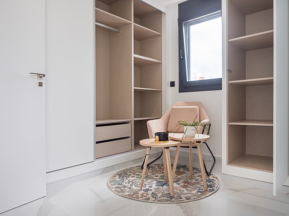 Luksuriøs villa over to plan | Høye kvaliteter | 3 soverom og 3 bad | Privat svømmebasseng | Takterrasse | Parkering