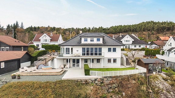 Velkommen til Håtongvegen 22 - presentert av Bjørn Eivind Thorbjørnsen v/Privatmegleren / Foto: Panomax Studio