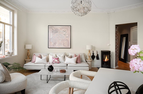 Velkommen til Odins gate 19B - En klassisk, romslig og lys 3-roms hjørneleilighet med fantastisk beliggenhet sentralt på Frogner. Foto: STUDIO OSLO AS v/ Christian