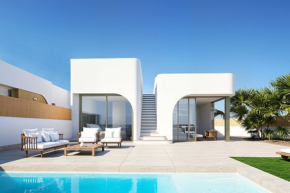 Luksusvilla like ved golf og strand - 3 soverom og 2 bad - Stor takterrasse