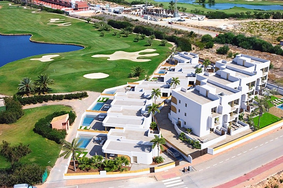 Luksusvilla like ved golf og strand - 3 soverom og 2 bad - Stor takterrasse