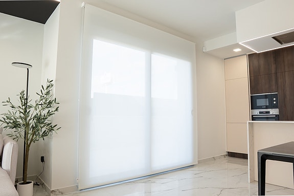 Kun 3 igjen! Villa med stor underetasje - 5 soverom og privat basseng - Attraktiv beliggenhet - Møblert!