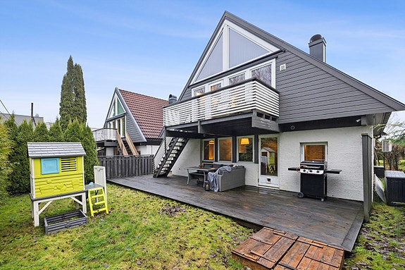 Velkommen til Professor Smiths Alle 75, presentert av Andrea Røkke Steen for DNB Eiendom.