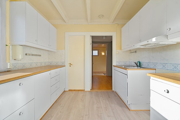 Kjøkkenet har potensialet til å moderniseres etter egen smak og behov