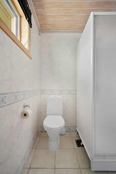 Lyst rom med god plass til oppbevaring og mulighet for å tilpasse løsningen etter behov