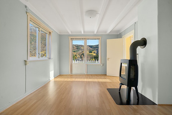 Fra stuen har du utgang til boligens veranda