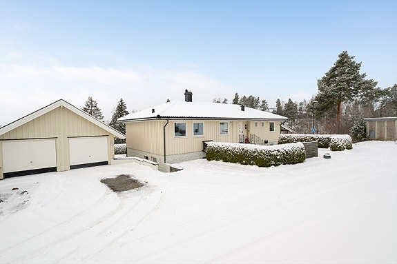 EiendomsMegler1 v/Heidi Solvang presenterer Høyåsvegen 77!
Foto: Inbovi