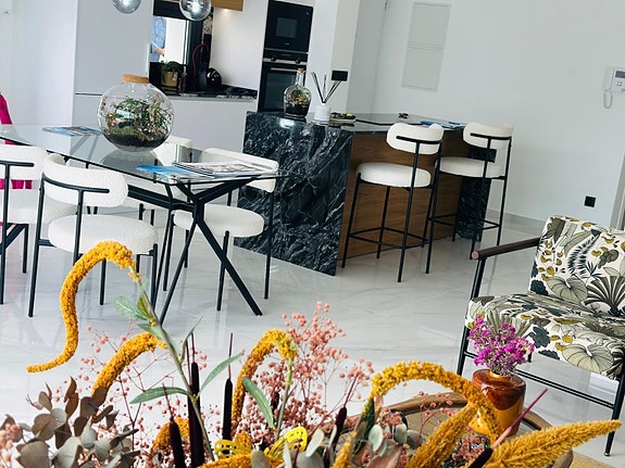 Nøkkelferdig villa med privat basseng og solrik takterrasse - 3 soverom og 3 bad - Parkering på tomt