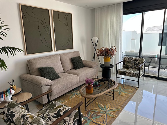 Nøkkelferdig villa med 3 soverom, privat basseng og solrik takterrasse - Parkering på tomt