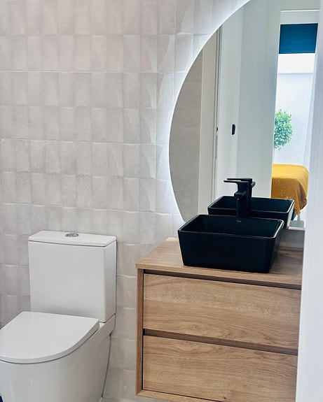 Nøkkelferdig villa med privat basseng og solrik takterrasse - 3 soverom og 3 bad - Parkering på tomt