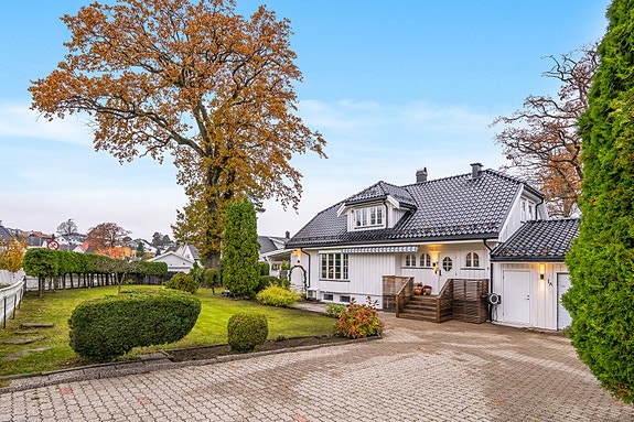 Velkommen til flotte Kommandør Ottosgate 1 A på Apenes
Foto: Kristian Bollæren