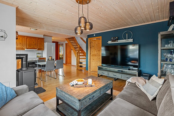 Velkommen til Høgmovegen 29 - innholdsrik selveierleilighet over 2 plan.