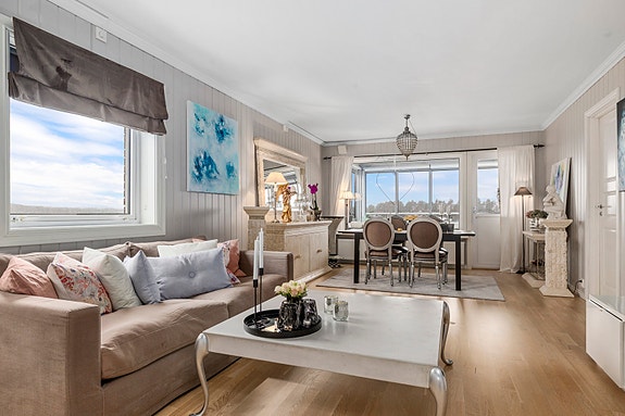 Fin plass til salong og spisestue