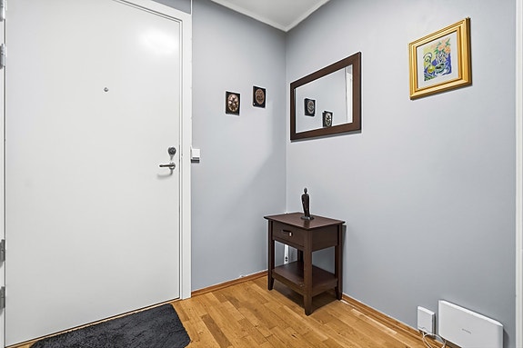Entré med god plass til oppbevaring