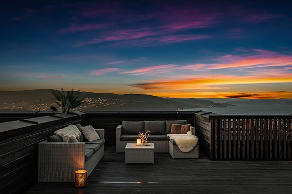 Velkommen til Hestehoven 21B - Moderne selveierleilighet med spektakulær utsikt og gode solforhold. Foto: Emil Jakobczyk