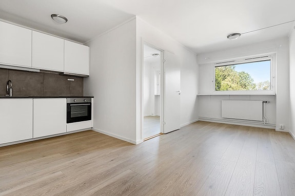 Superfin 2-roms i 2. etasje med heis og god standard