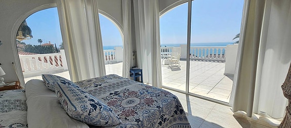 Stilfull villa med panoramautsikt og privat basseng - Kun 300 meter fra stranden i Peñíscola