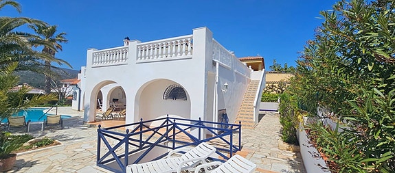 Stilfull villa med panoramautsikt og privat basseng - Kun 300 meter fra stranden i Peñíscola