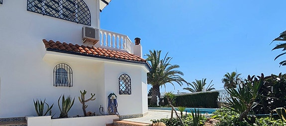 Stilfull villa med panoramautsikt og privat basseng - Kun 300 meter fra stranden i Peñíscola