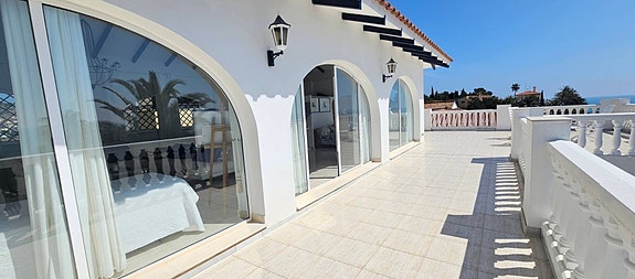 Stilfull villa med panoramautsikt og privat basseng - Kun 300 meter fra stranden i Peñíscola