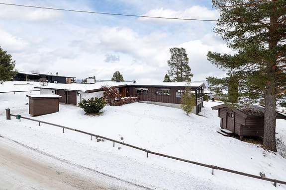 Velkommen til Randsborggata 23! En enebolig med garasje og lekestue på tomten. Foto: Normann Foto AS v/Morten Normann Larsen