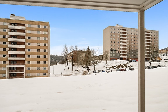 Fjellvang Borettslag ligger i kort gangavstand til skoler, barnehage, dagligvare og kollektivtilbud.