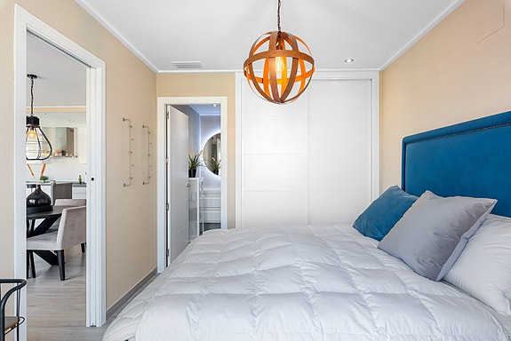 Moderne penthouse-leilighet med 3 soverom | Takterrasse på 83 m2 med jacuzzi | Møbler inkludert | Parkering