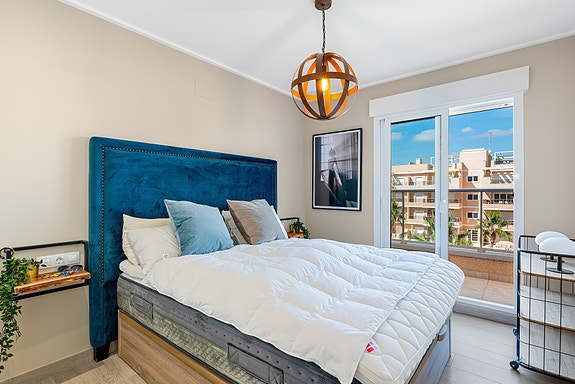 Moderne penthouse-leilighet med 3 soverom | Takterrasse på 83 m2 med jacuzzi | Møbler inkludert | Parkering