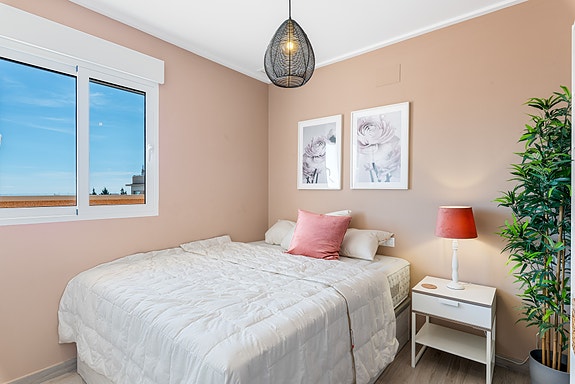 Moderne penthouse-leilighet med 3 soverom | Takterrasse på 83 m2 med jacuzzi | Møbler inkludert | Parkering