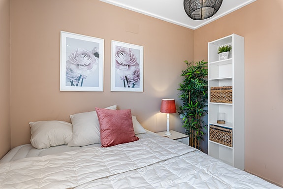 Moderne penthouse-leilighet med 3 soverom | Takterrasse på 83 m2 med jacuzzi | Møbler inkludert | Parkering